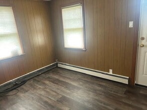 407 Forest Rd W in Mastic Beach, NY - Building Photo - Building Photo