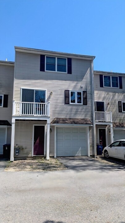 11 Endicott St in Peabody, MA - Building Photo