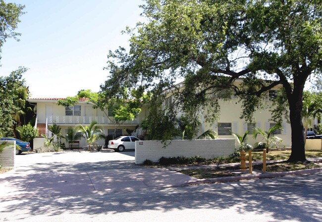 61 Edgewater Dr in Coral Gables, FL - Building Photo - Building Photo