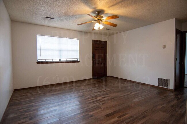 901 Harding St in Coffeyville, KS - Building Photo - Building Photo