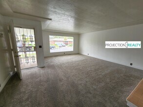 11128 NE Everett St in Portland, OR - Building Photo - Building Photo