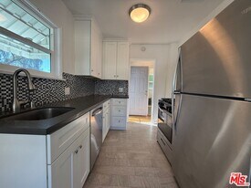 1155 N Genesee Ave in West Hollywood, CA - Building Photo