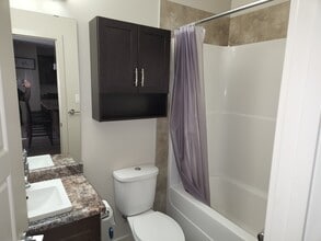 507 Albany Way NW in Edmonton, AB - Building Photo - Building Photo