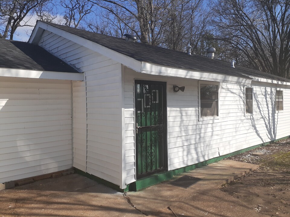 307 8th St in Greenwood, MS - Building Photo