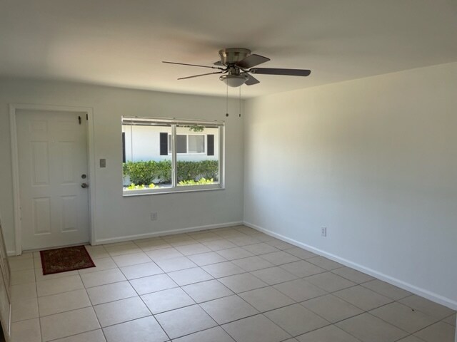 623 92nd Ave N, Unit 623 in Naples, FL - Foto de edificio