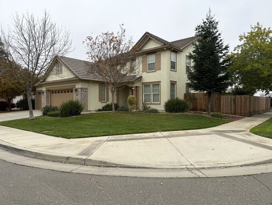 4053 Summer Ct in Merced, CA - Building Photo