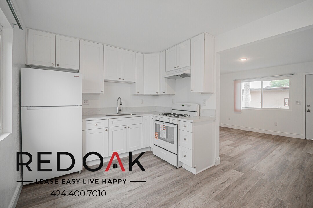 724 Wilmington Blvd in Los Angeles, CA - Building Photo