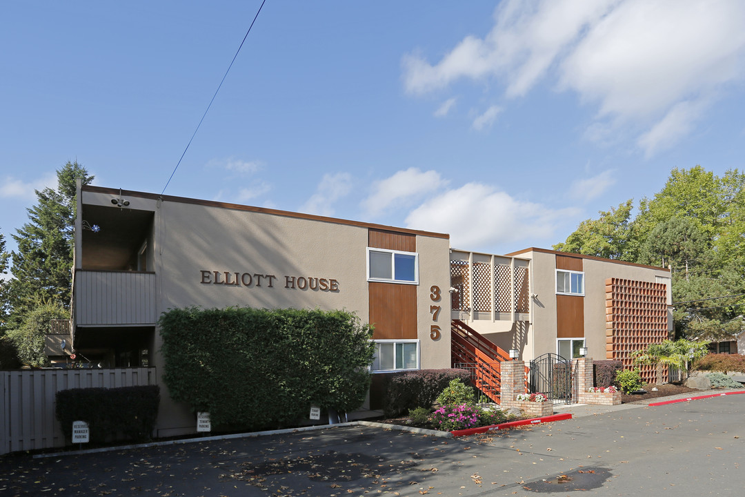 Elliott House in Gresham, OR - Building Photo