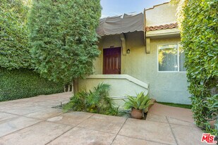 843 N Ogden Dr in Los Angeles, CA - Building Photo