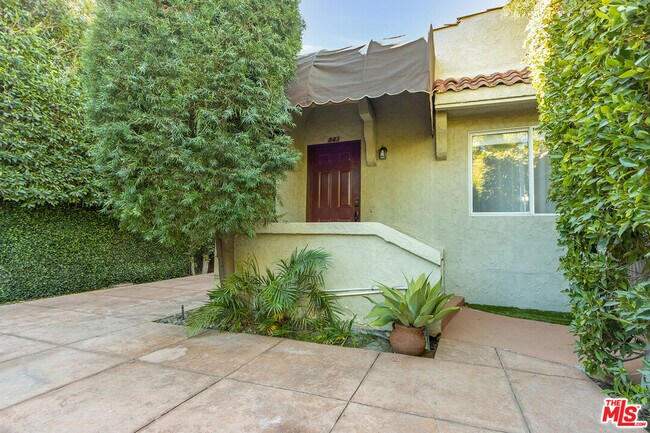 property at 843 N Ogden Dr