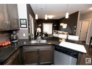 2207-2207 44 Ave NW in Edmonton, AB - Building Photo - Building Photo