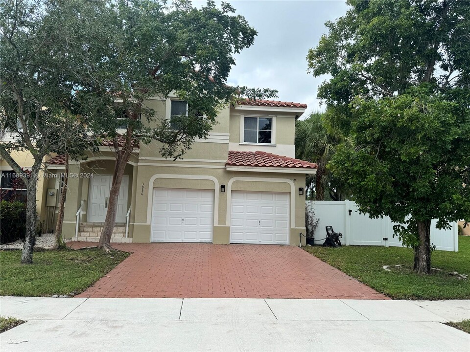 3836 SW 171st Terrace in Miramar, FL - Building Photo