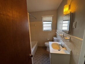 11 Hampstead Ave in Savannah, GA - Building Photo - Building Photo