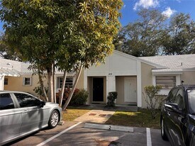 819 NE 214th Ln in Miami, FL - Building Photo