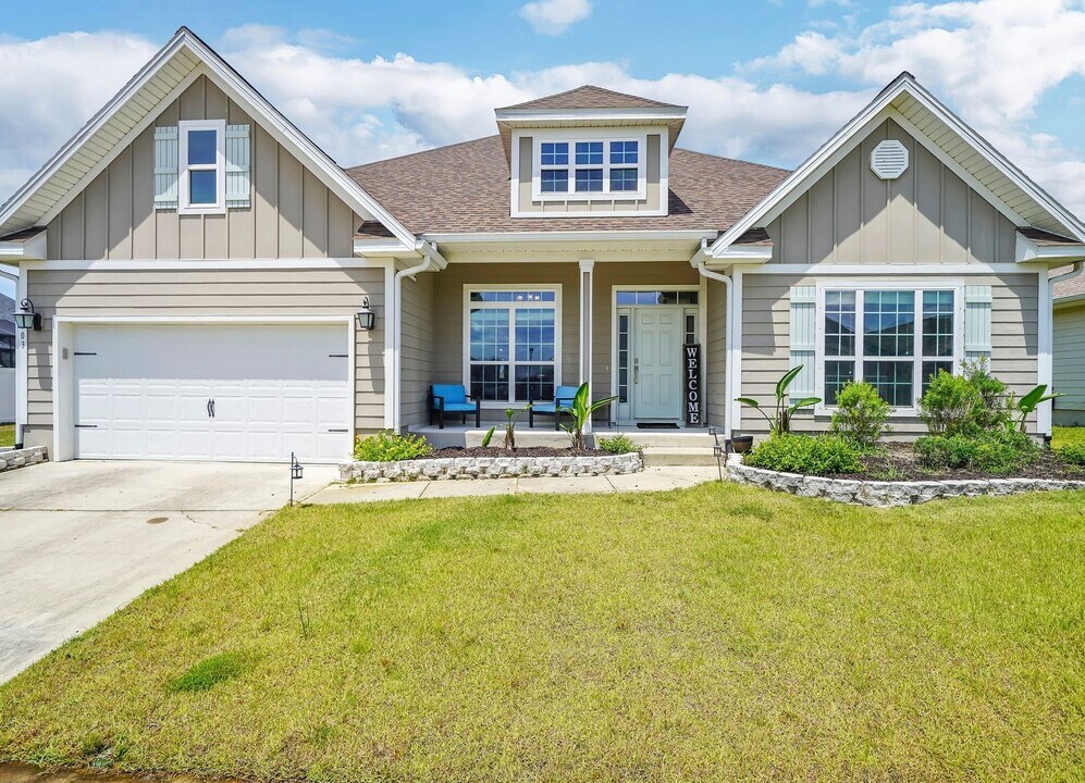 103 Shoreview Dr in Callaway, FL - Building Photo