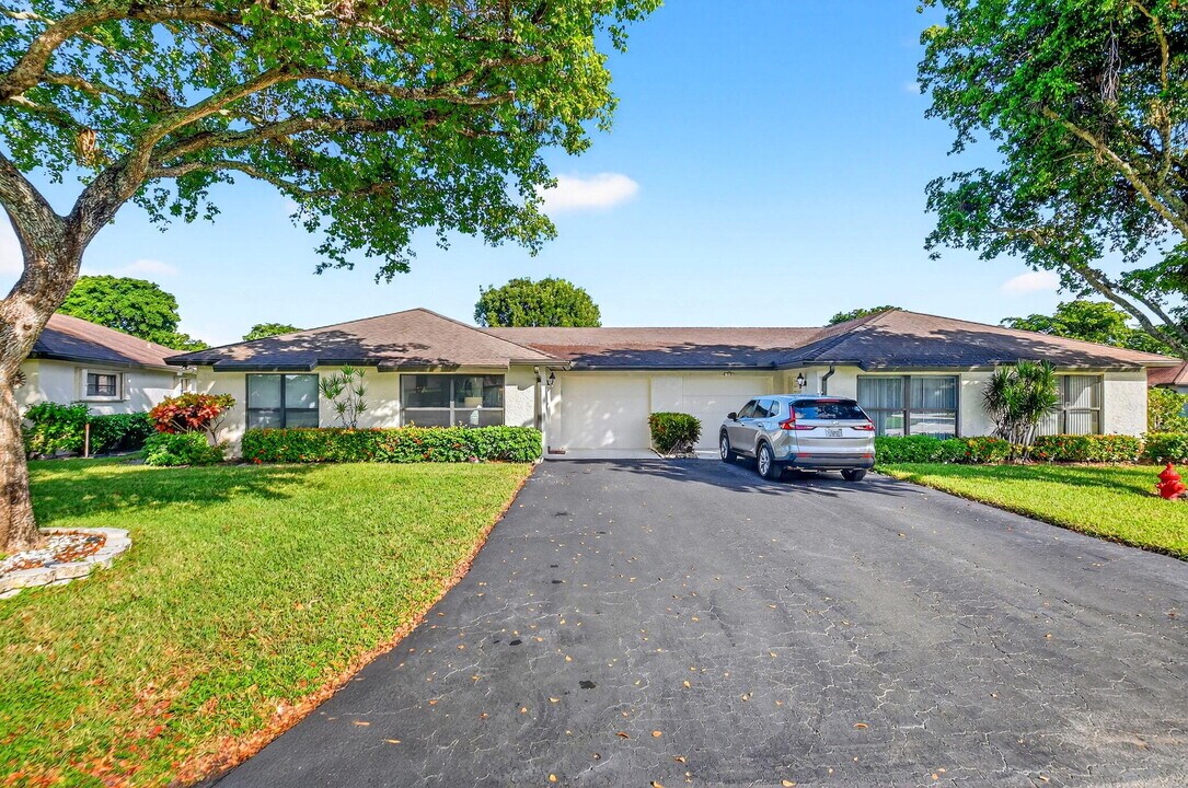 4866 Dovewood Cir in Boynton Beach, FL - Building Photo