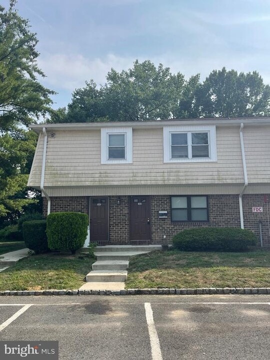 615 Silver Ct in Hamilton Township, NJ - Building Photo