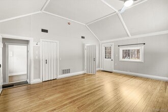 744 Milltown Rd in Southeast, NY - Foto de edificio - Building Photo