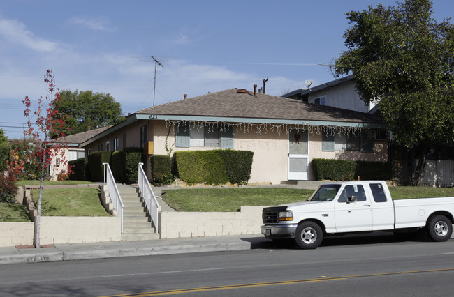 623 E Birch St in Brea, CA - Foto de edificio - Building Photo