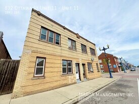 832 Ottawa St in Windsor, ON - Building Photo
