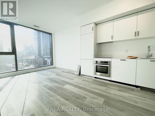 88 Queen St E in Toronto, ON - Building Photo - Building Photo