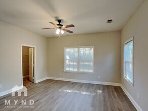 1708 Evans Dr SW in Atlanta, GA - Foto de edificio - Building Photo