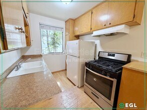 1755 N Kenmore Ave in Los Angeles, CA - Building Photo - Building Photo