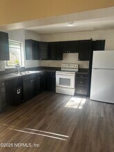 5174 Admiral Dr in Jacksonville, FL - Building Photo - Building Photo