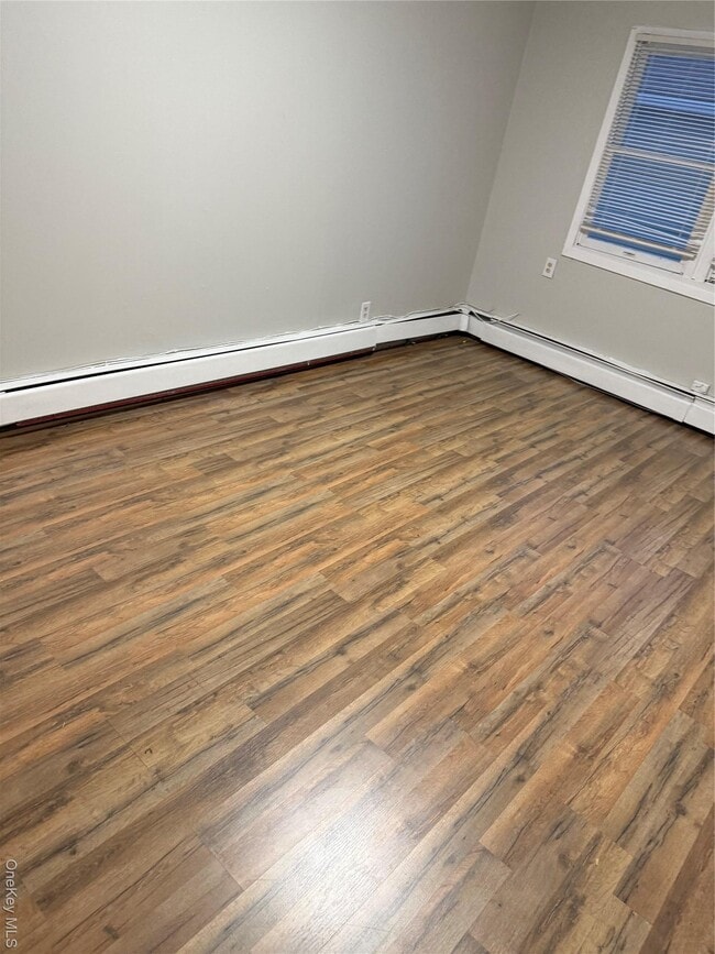 18 Leach St in Lynbrook, NY - Building Photo - Building Photo