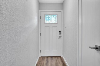 6100 Woodhue Dr in Austin, TX - Building Photo - Building Photo