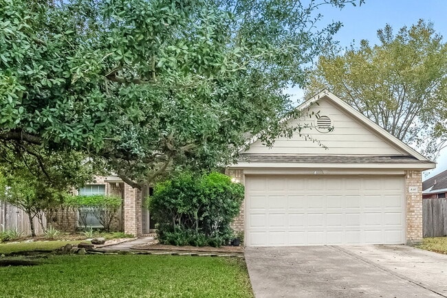 property at 810 Courtside Dr E