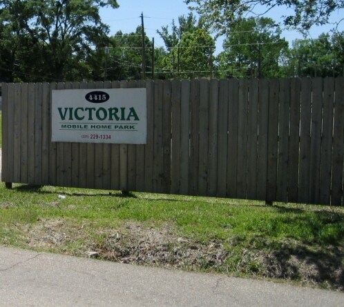 Victoria Mobile Court in Baton Rouge, LA - Building Photo