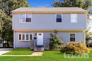 11 Carolina Ave in Morrisville, PA - Building Photo