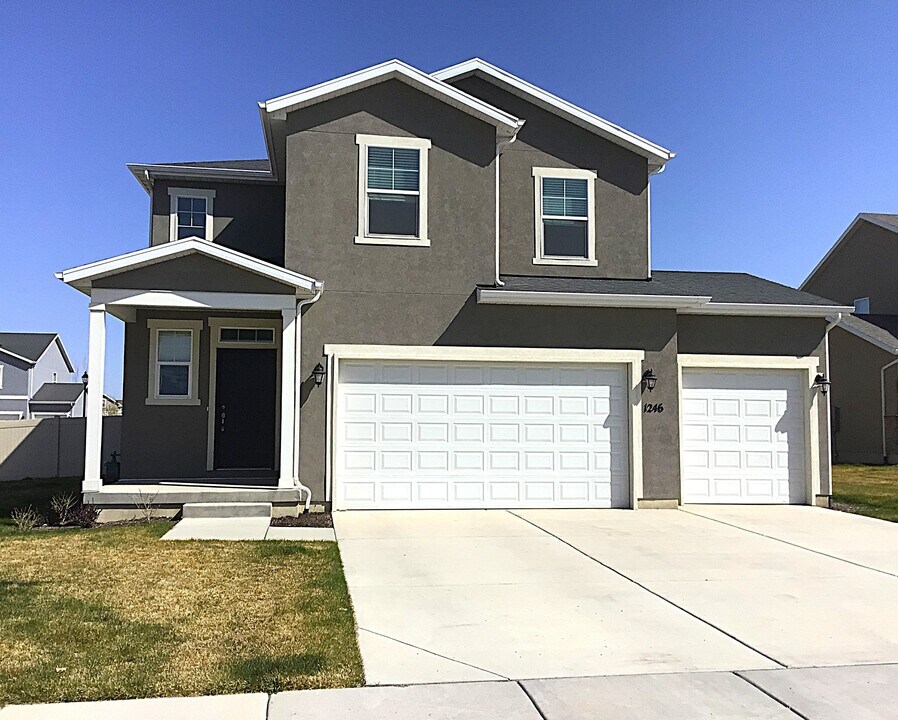 1246 E Ranch Rd in Eagle Mountain, UT - Building Photo