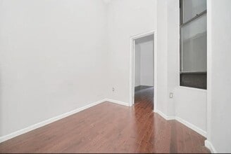 501 1/2 W 43rd St in New York, NY - Building Photo - Building Photo