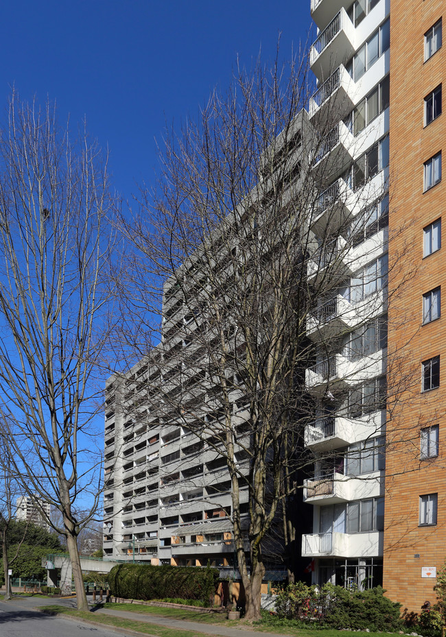 Sunset Towers in Vancouver, BC - Building Photo - Building Photo