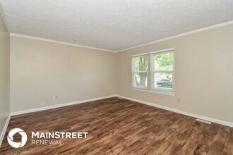 4907 Lunenburg Dr in Louisville, KY - Building Photo - Building Photo