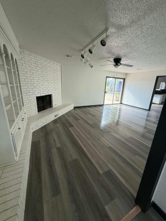 property at 2816 N Crescent Dr