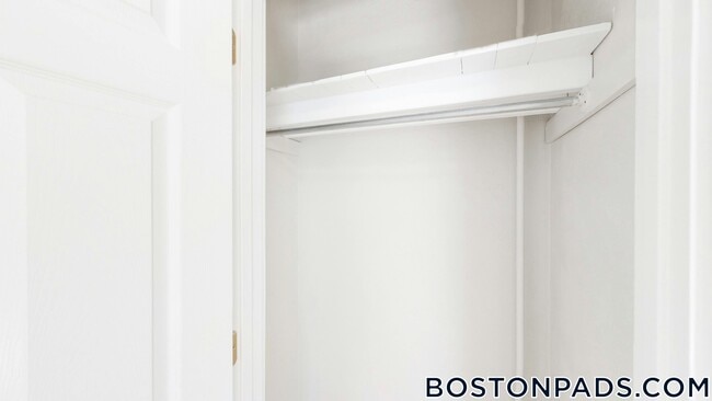 45 Pratt St, Unit 2 in Boston, MA - Building Photo - Building Photo