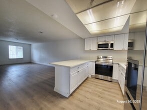 4530 Sparky Dr in Las Vegas, NV - Building Photo - Building Photo