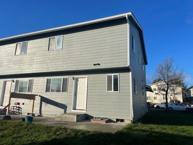 1382 NW Elwha St