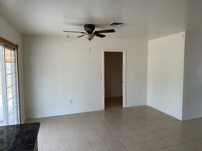 2213 W Riviera Dr in Tempe, AZ - Building Photo - Building Photo