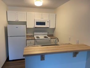 498 Marlboro Rd in Brattleboro, VT - Foto de edificio - Building Photo