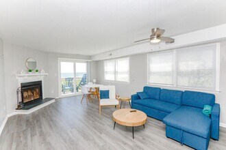 1424 E Ocean View Ave in Norfolk, VA - Foto de edificio - Building Photo