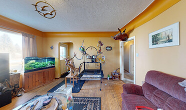 9829 68 Av NW in Edmonton, AB - Building Photo - Interior Photo