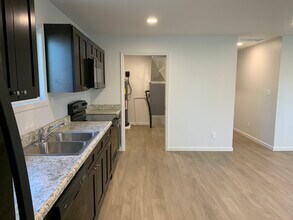 1422 Chestnut St, Unit B in Columbus, IN - Foto de edificio - Building Photo