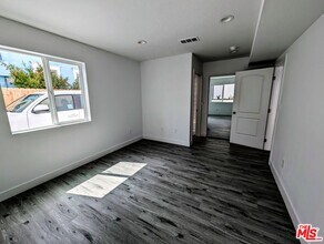 753 1/2 E Adams Blvd in Los Angeles, CA - Building Photo - Building Photo