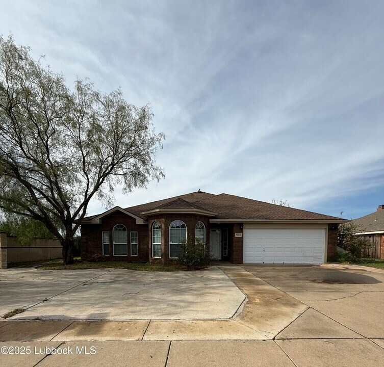5801 94th St in Lubbock, TX - Building Photo