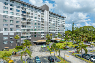 Hillcrest East Number 27 in Hollywood, FL - Building Photo - Building Photo