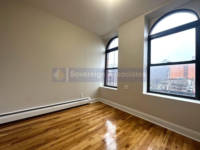 property at 386 Manhattan Ave